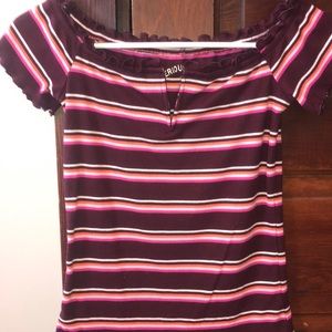 V-neck off the shoulder t-shirt